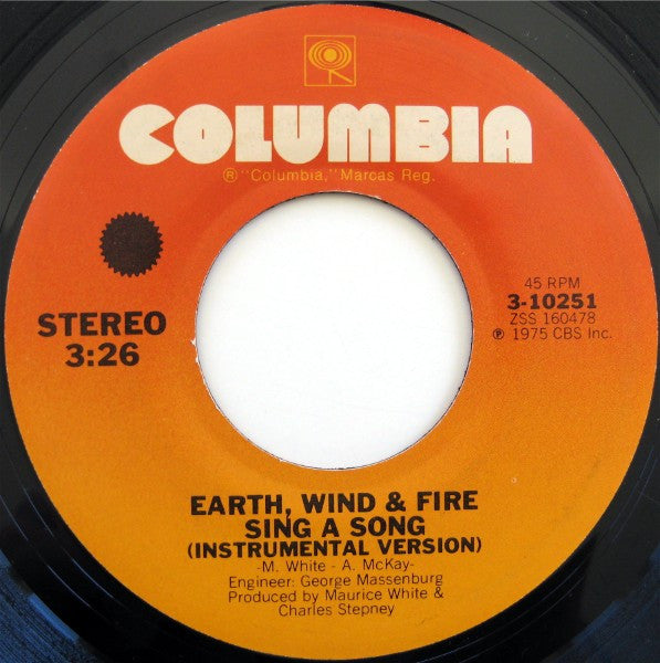 Earth, Wind & Fire : Sing A Song (7", Single, San)
