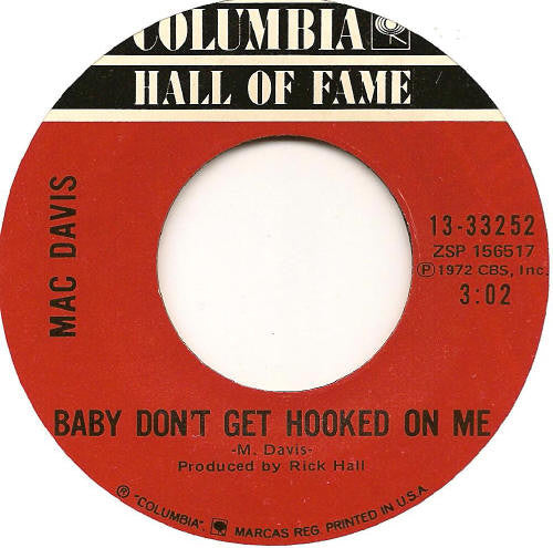 Mac Davis : Baby Don't Get Hooked On Me / Your Side Of The Bed (7", Styrene)