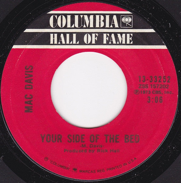Mac Davis : Baby Don't Get Hooked On Me / Your Side Of The Bed (7", Styrene)