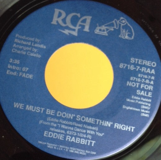Eddie Rabbitt : We Must Be Doin' Somethin' Right (7", Promo)