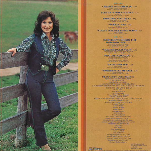 Loretta Lynn : Lookin' Good (LP, Album, Glo)