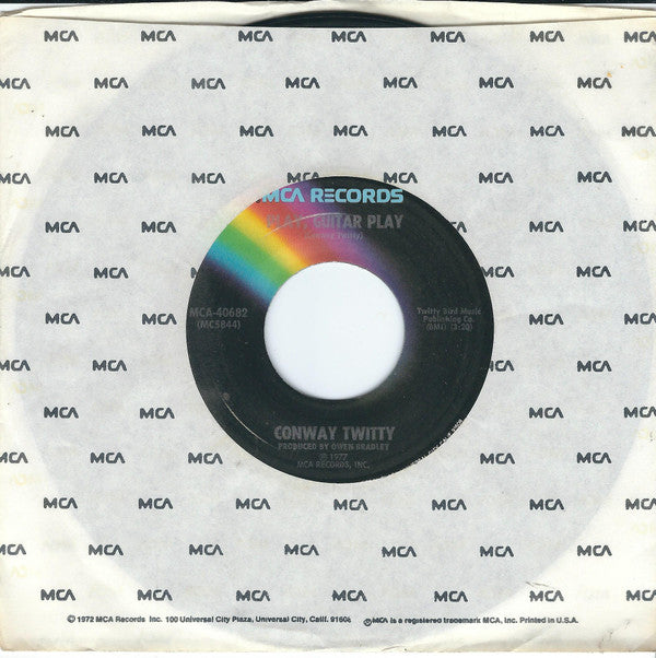 Conway Twitty : Play, Guitar Play (7", Single, Pin)