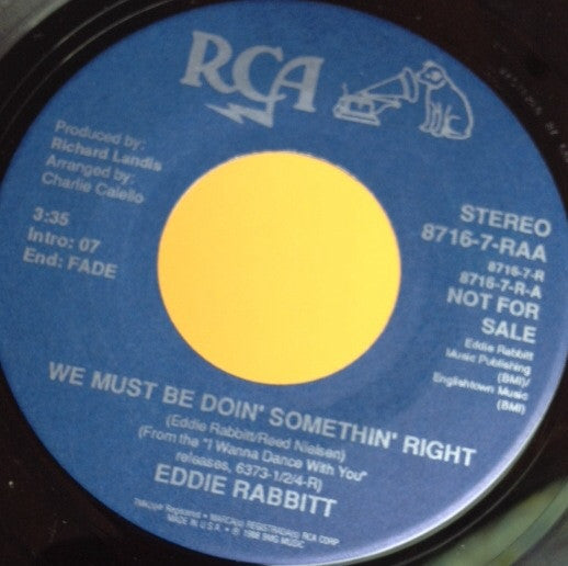 Eddie Rabbitt : We Must Be Doin' Somethin' Right  (7", Promo)